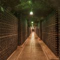 Boire du vin dans une cave est plus chic.
